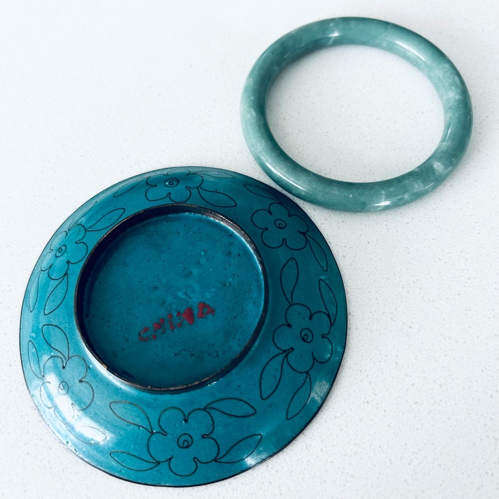 Natural Jade Bangle comes with Trinket Dish - Picture 6 of 6